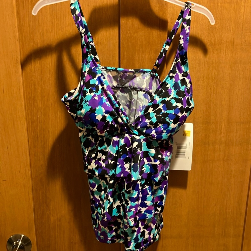 NWT Penbrooke Women’s Tank Swim top w/built-in pads & adjustable straps